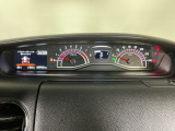 メーターの横に液晶カラーディスプレーを装備。航続可能距離等の情報やHonda SENSINGの注意・警告を表示します!