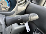 オートライト機能付きです♪またハイビームアシストで、先行車または対向車や周囲の明るさなどに応じ、自動的にハイビーム(上向き)とロービーム(下向き)を切り替えます♪