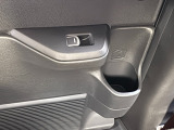 色々な場所にカップホルダーが付いていて便利です。