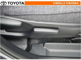 運転席シート上下アジャスター付き。ドライバーの背丈に合わせて調整できます。