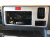 当車両はオーディオレスです。多彩なナビゲーション・オーディオをご用意しております。詳しくは当店スタッフにお問い合わせください。