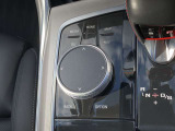 iドライブコントロール。手元で車の機能を直感的に操作できます。