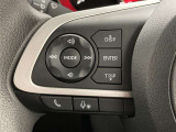 運転中、オーディオの操作をしてて、ハッとしたことはありませんか?ステアリングスイッチは、運転中でもハンドルでオーディオの操作が可能です。安全なドライブをサポートします。