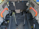 手摺りです。車いす使用者が立ち上がる際等に使用します。