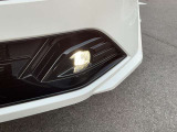 【LEDヘッドランプ】鮮やかな白色光で、クリアな視界を確保するLEDヘッドランプ装備♪