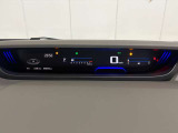 お車情報が一目で確認しやすい液晶メーターとなっております。