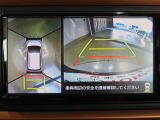 車両を上から見たような映像を映し出すパノラミックビューモニター付きです。