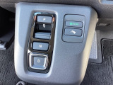 【eコンスイッチ】低燃費運転をサポートするECONモード。スイッチをONすると、エンジンやトランスミッション、A/Cなどを協調制御し、燃費の向上に貢献。エコドライブの効果を高めます。