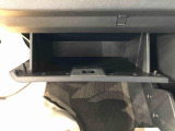 よく使うものが手を伸ばせばすぐ届く、機能面で充実した収納。