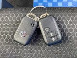 スマートキー2本付き 後席右側スライドドアはスマートキーの遠隔操作でドアの開閉が可能です。