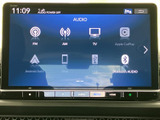 ラジオやテレビ、スマートフォン連携など、複数の音源を画面から選べるオーディオメニューです。利用したい項目を視覚的に確認しやすく、普段聴く音楽やラジオを選ぶ際にも便利にお使いいただけます。
