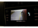 左ドアミラーにサイドビューカメラを搭載。バック時にカメラの映像が表示されます。運転席から死角になる場所ですので、小さなお子様などが隠れていても安心です。