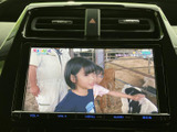 テレビ番組を画面で視聴できる装備を備えています。停車中の休憩時間などに映像を楽しめるのが魅力です。画面表示も確認しやすく、車内で過ごすひとときをより快適にしてくれます。