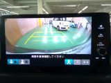バックカメラの画像です。ガイドラインがスムースな車庫入れをサポートいたします。車庫入れの安心感がアップしますね。