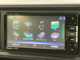 FM・AMラジオをはじめ、SDやUSB、Bluetooth Audioなどの選択肢が画面に並びます。使いたい音源を見つけやすく、通勤や買い物など普段の移動時間を快適に過ごせます。