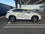 【安心のレクサス中古車保証付き】無料で1年間、走行距離は無制限です。さらに有料で、3年間まで延長可能、約60項目、5000部品が保証対象でございます。