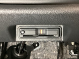 ハンドルの真下にETCがついています。高速道路の料金所の通過も楽々です。カードの取り出しもしやすい場所についています。