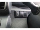 各スイッチ類が使いやすい位置にレイアウトされています。便利な機能をご利用ください。
