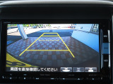 ギヤをRに入れるとナビの画面に後ろの映像が映るリヤカメラ付!後退時の安全確認やコンディションの悪い視界でもカラーバックモニターがドライバーをサポート☆☆☆