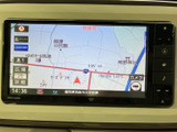 道路や周辺施設が地図上に表示され、現在地の目安を画面で確認できます。縮尺や周辺情報も見られるため、目的地までの道順を考えたり、現在地を把握したりする際に便利です。
