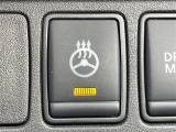 【ステアリングヒーター】冬場の寒い日に手がかじかみながら運転するのはツライですよね。でも、これがあれば安心です!ハンドルのグリップ部がじわっと暖かくなって心までポカポカします。