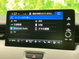 FMやAM、USB、Bluetooth Audioなどの音源が一覧で表示されます。使いたい項目を画面から選べるため、音楽やラジオなどを目的に応じて切り替えられます。