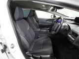 ゆったり室内で運転もしやすいです♪使い勝手の良い配置も考えられています!!