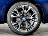 【BMWアロイホイル】軽量かつ強度に拘ったアロイホイル。走行性能ポテンシャルを引き出す設計。車の足元を引き締めてくれる大きなポイントはアロイホイルです。