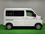 広々としたキャビンを実現したスクエアボディを採用。最小回転半径4.2mで狭い駐車場そして細道や曲道での走行もスムーズに行えます。