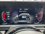 視認性の良いメーターパネルデザインです。ディスプレイに各種の情報、設定画面が見やすく表示されます。