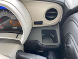 長時間の運転で疲れたとき、取り安い場所にあるので非常に便利です!インパネドリンクホルダー(運転席)