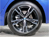 【BMWアロイホイル】軽量かつ強度に拘ったアロイホイル。走行性能ポテンシャルを引き出す設計。車の足元を引き締めてくれる大きなポイントはアロイホイルです。