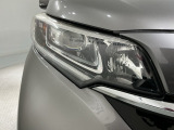 LEDヘッドライトは、点灯の瞬間から最大光量を発揮し、突然暗くなるトンネルなどでの安定感を高めます。