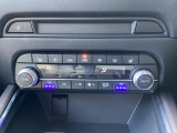 暑い夏の時期にとっても快適なシートベンチレーションを装備!シート内部に取り付けられたファンでシートの表面を換気して、涼しくしてくれます。