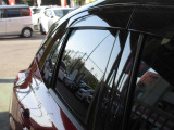 プライバシーリヤガラス 車外からの視線を遮るとともに紫外線もカットします。