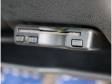 自社工場を3拠点完備しております。重整備やカスタムを始め、ご購入後のお車のメンテナンスも弊社にお任せください。