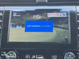 テレビ画面で番組を視聴でき、停車中の待ち時間も車内で過ごしやすくなります。画面表示からテレビを選べるため、休憩時などに映像を楽しみたい方にも便利な装備です。