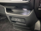 コード不要のワイヤレス充電付きです。