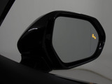 BSM(ブラインドスポットモニタ)!隣の車線を走る車両をレーダーで検知し、ドアミラーでは確認しにくい後側方エリアに存在する車両に加えて、急接近してくる車両も検知します。