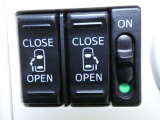 室内スイッチやリモコンで電動スライドドアの開閉が出来ます。電動なので半ドアになる心配もなく楽に開閉ができます。