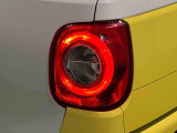 丸目で愛嬌のあるデザインのLEDリヤコンビネーションランプ(LEDストップランプ)が省電力・長寿命化を実現。