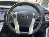 手元のスイッチでオーディオなどの操作ができ、運転姿勢を保ったまま必要な機能にアクセスしやすい仕様です。握りやすい形状で、毎日の運転を快適にサポートします。