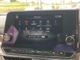 インテリジェント アラウンドビューモニター。クルマのまわりや目が届きにくいところも、大きい画面でしっかり確認できるので安心。