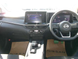 操作しやすい運転席廻り!操作パネルも使いやすい!!ドライブが楽しくなります!