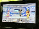テレビ番組を画面に表示でき、停車中の待ち時間を過ごす際にも楽しめます。時刻表示も確認できるため、休憩中やお迎えの待ち時間など、日常のさまざまな場面で役立ちます。