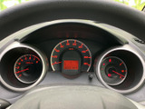 速度やエンジン回転数、燃料残量などを確認できるメーターがまとまり、運転に必要な情報を把握しやすい配置です。表示位置が分かりやすく、走行前の確認にも役立ちます。