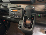 アクセルにシンクロするCVTのお車です。