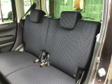 リアシートも大人の方がゆったりくつろげる空間になってます。