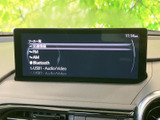 FMやAM、Bluetooth、USBなどの入力先が画面上に並び、再生方法を選びやすい表示です。お好みの音源を使う際にも項目を確認しやすく、日常の移動に活用できます。