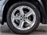 【BMWアロイホイル】軽量かつ強度に拘ったアロイホイル。走行性能ポテンシャルを引き出す設計。車の足元を引き締めてくれる大きなポイントはアロイホイルです。